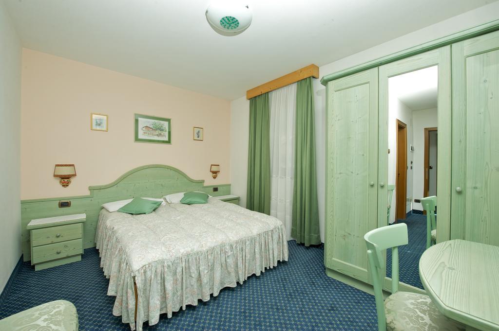 Hotel Al Lago Soraga Esterno foto